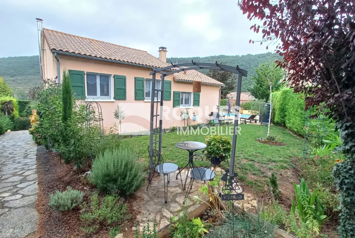 Maison avec piscine à vendre à Compregnac 