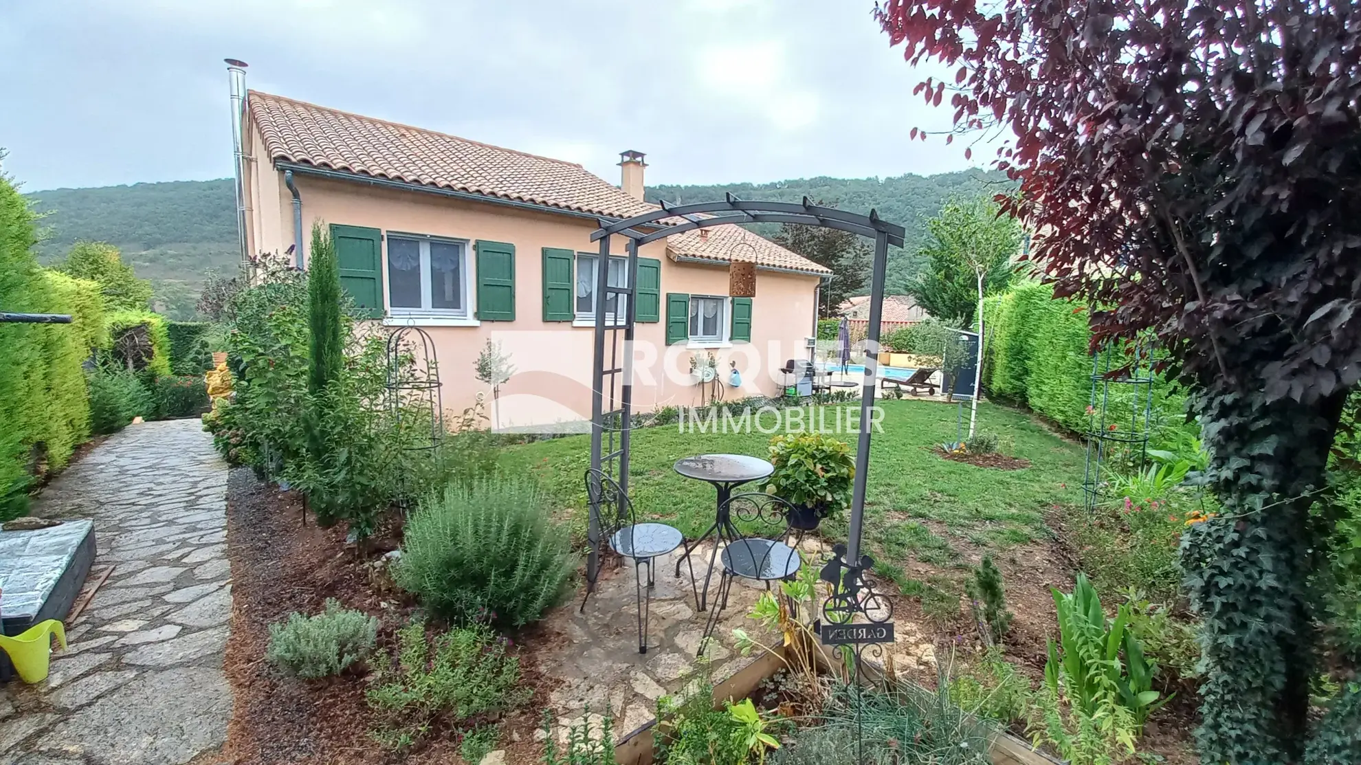 Maison avec piscine à vendre à Compregnac 