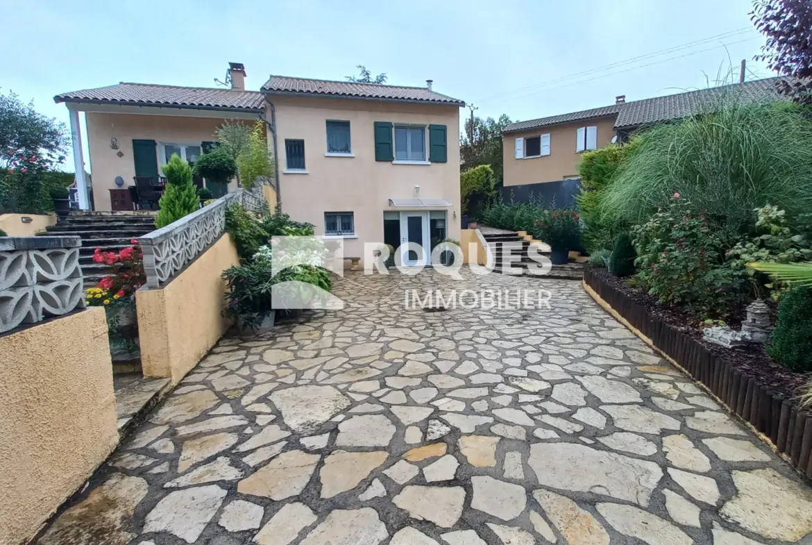 Maison avec piscine à vendre à Compregnac 