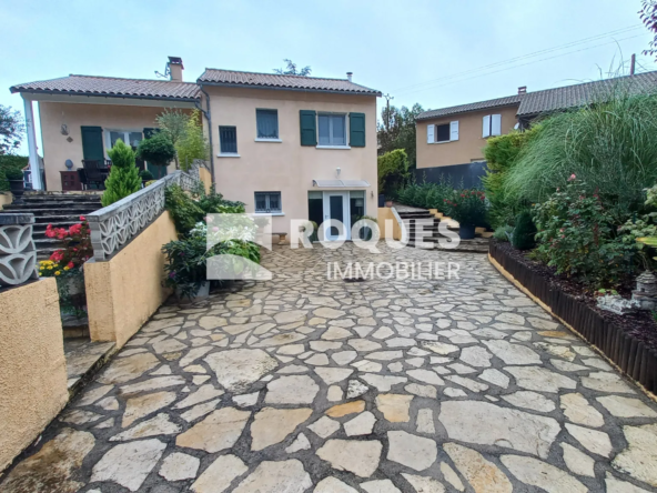 Maison avec piscine à vendre à Compregnac 