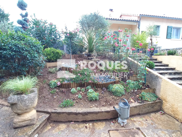 Maison avec piscine à vendre à Compregnac 