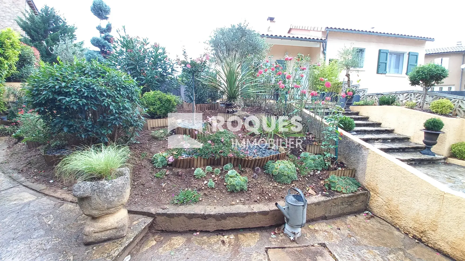 Maison avec piscine à vendre à Compregnac 