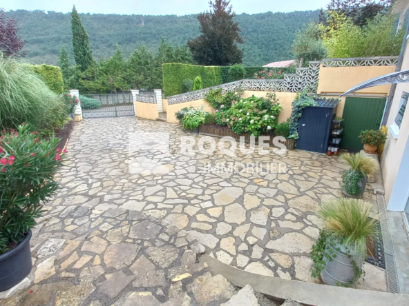 Maison avec piscine à vendre à Compregnac 