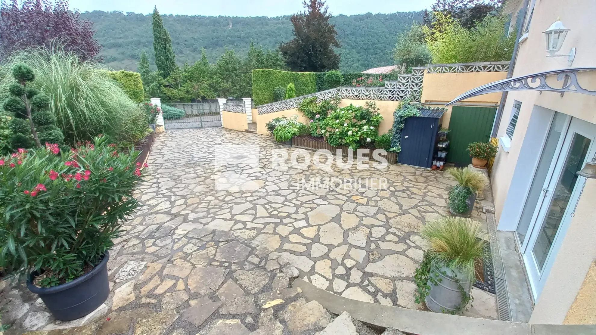 Maison avec piscine à vendre à Compregnac 