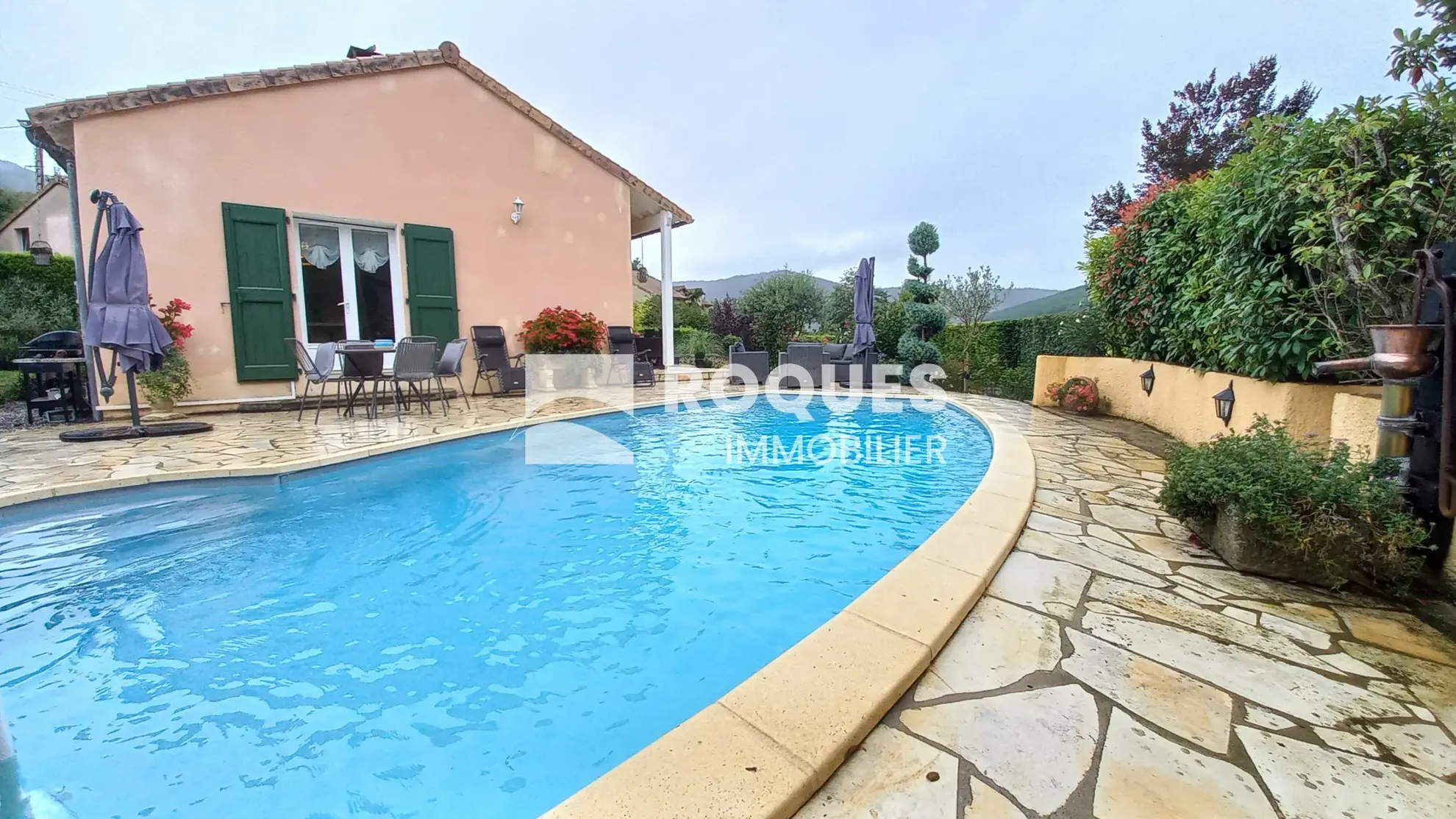 Maison avec piscine à vendre à Compregnac 