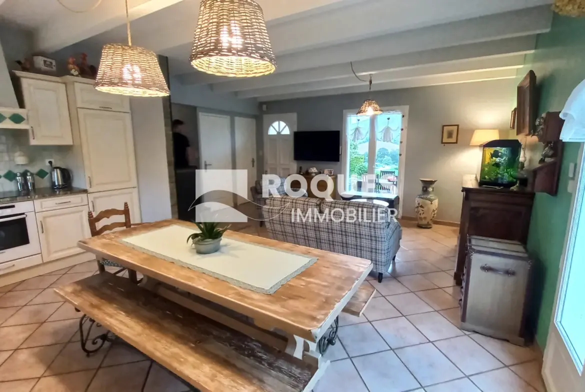 Maison avec piscine à vendre à Compregnac 