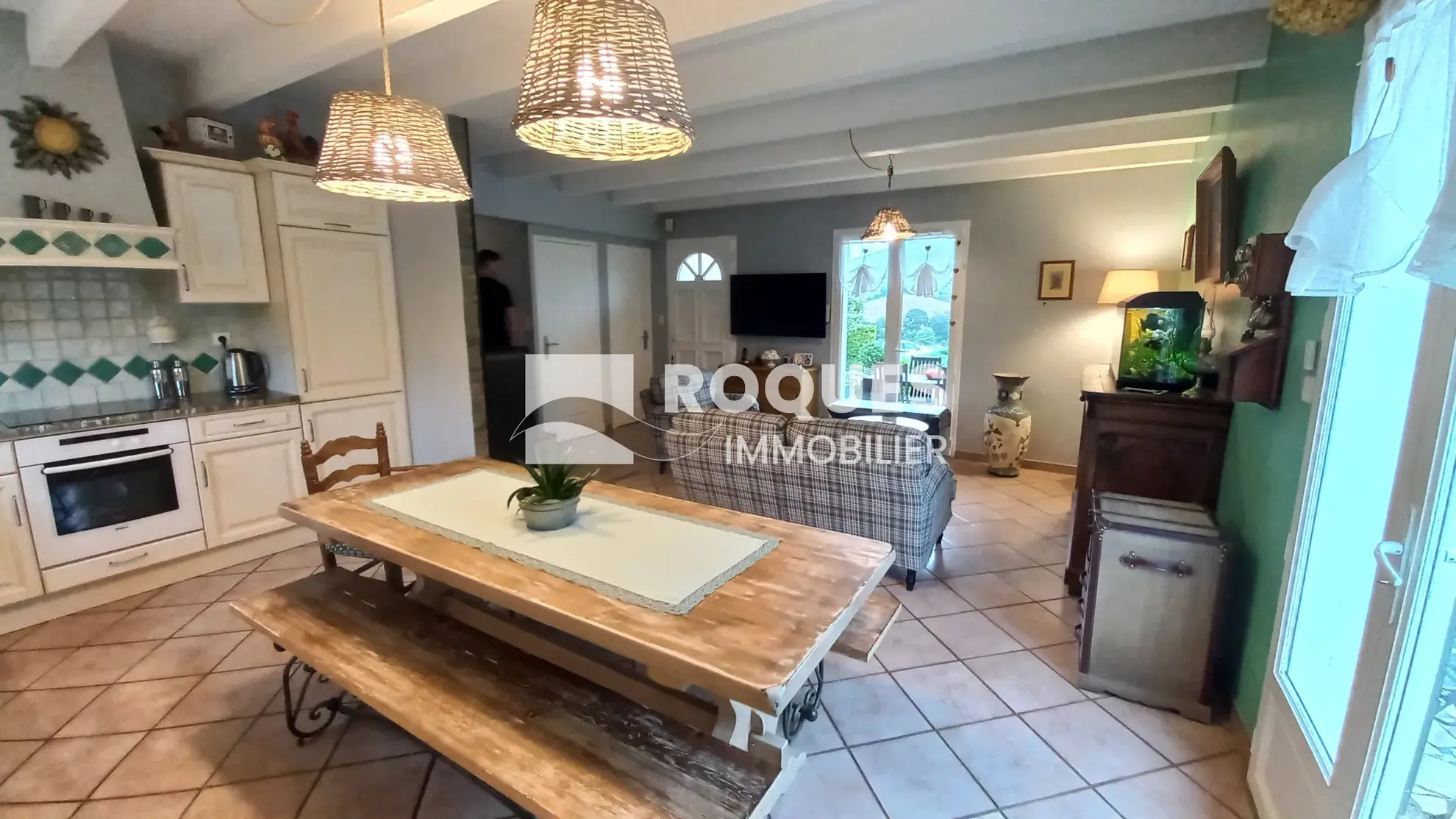 Maison avec piscine à vendre à Compregnac 