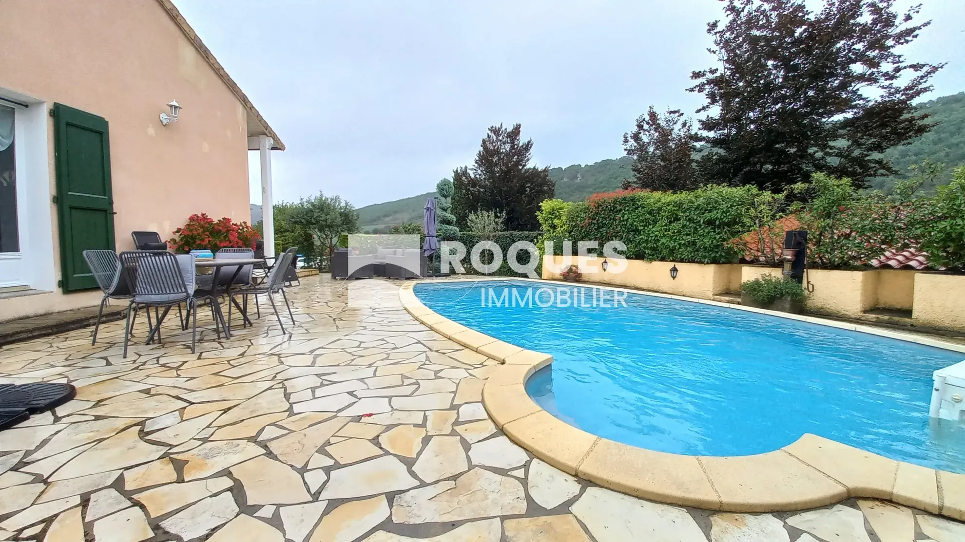 Maison avec piscine à vendre à Compregnac 