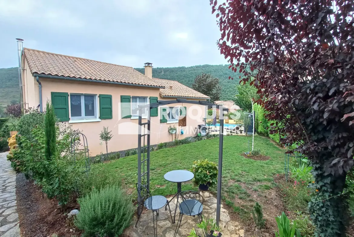 Maison avec piscine à vendre à Compregnac 
