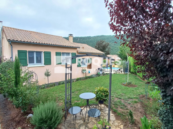 Maison avec piscine à vendre à Compregnac 