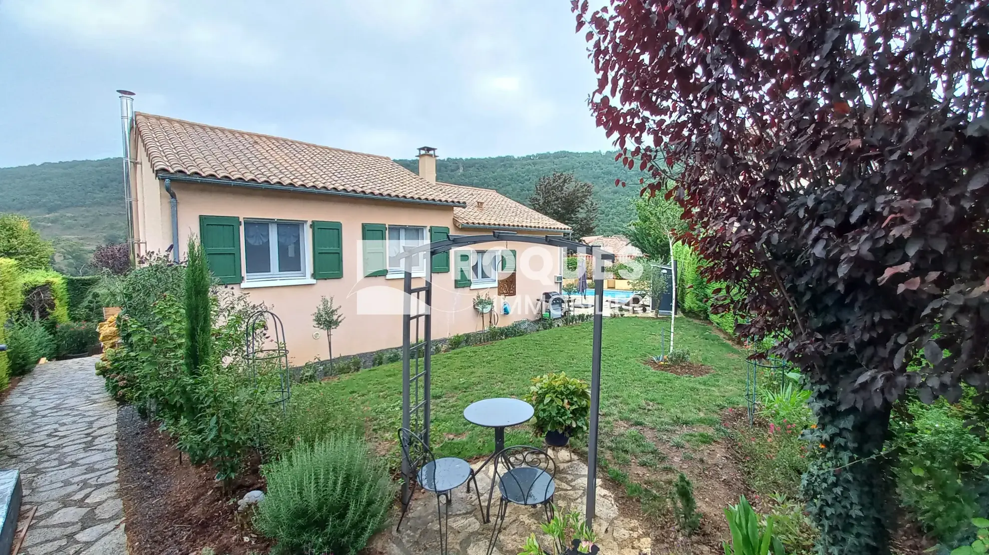 Maison avec piscine à vendre à Compregnac 