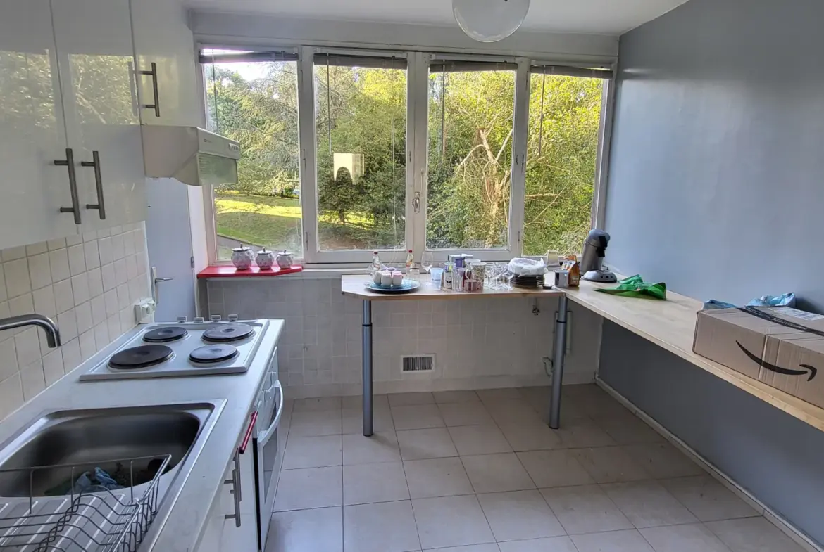 Achetez cet appartement 4 pièces à Fontenay le Fleury avec piscine 