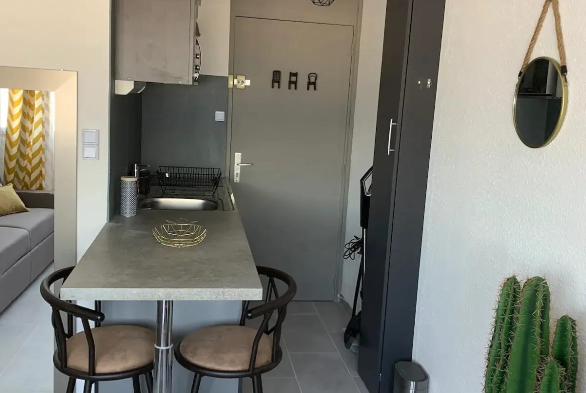 Studio rénové à vendre aux Sablettes 