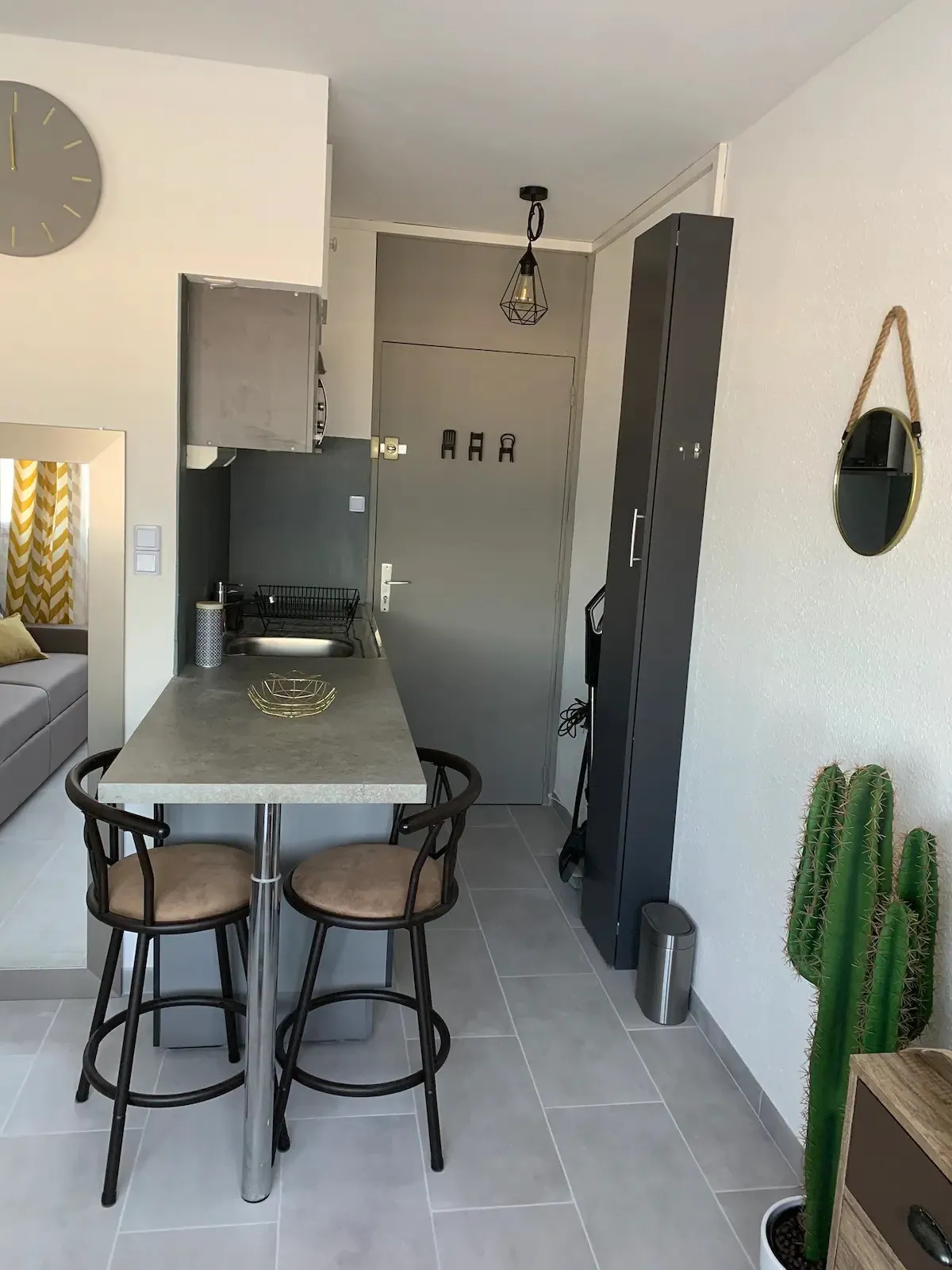 Studio rénové à vendre aux Sablettes 