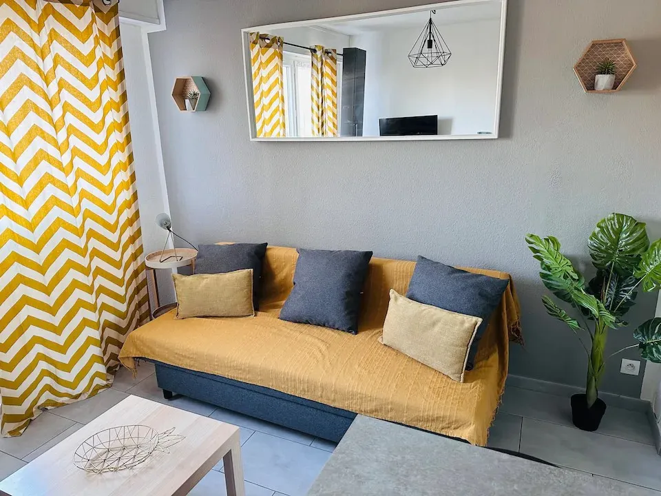 Studio rénové à vendre aux Sablettes 