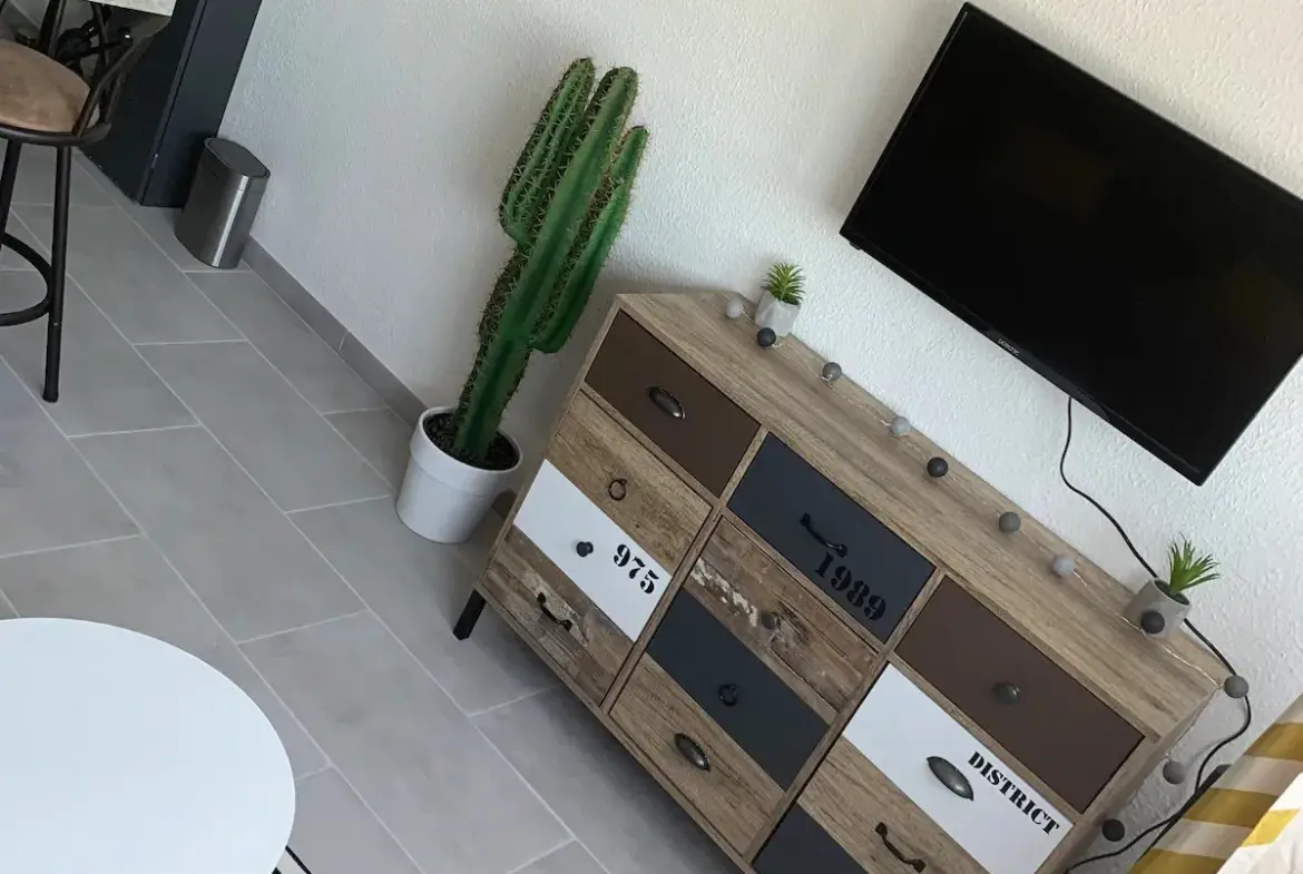 Studio rénové à vendre aux Sablettes 