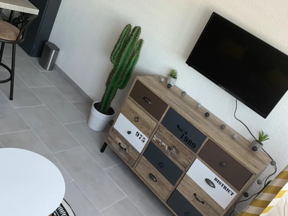 Studio rénové à vendre aux Sablettes 