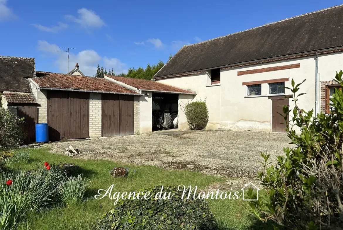 Fermette à rénover à Donnemarie-Dontilly avec jardin de 1300 m² 