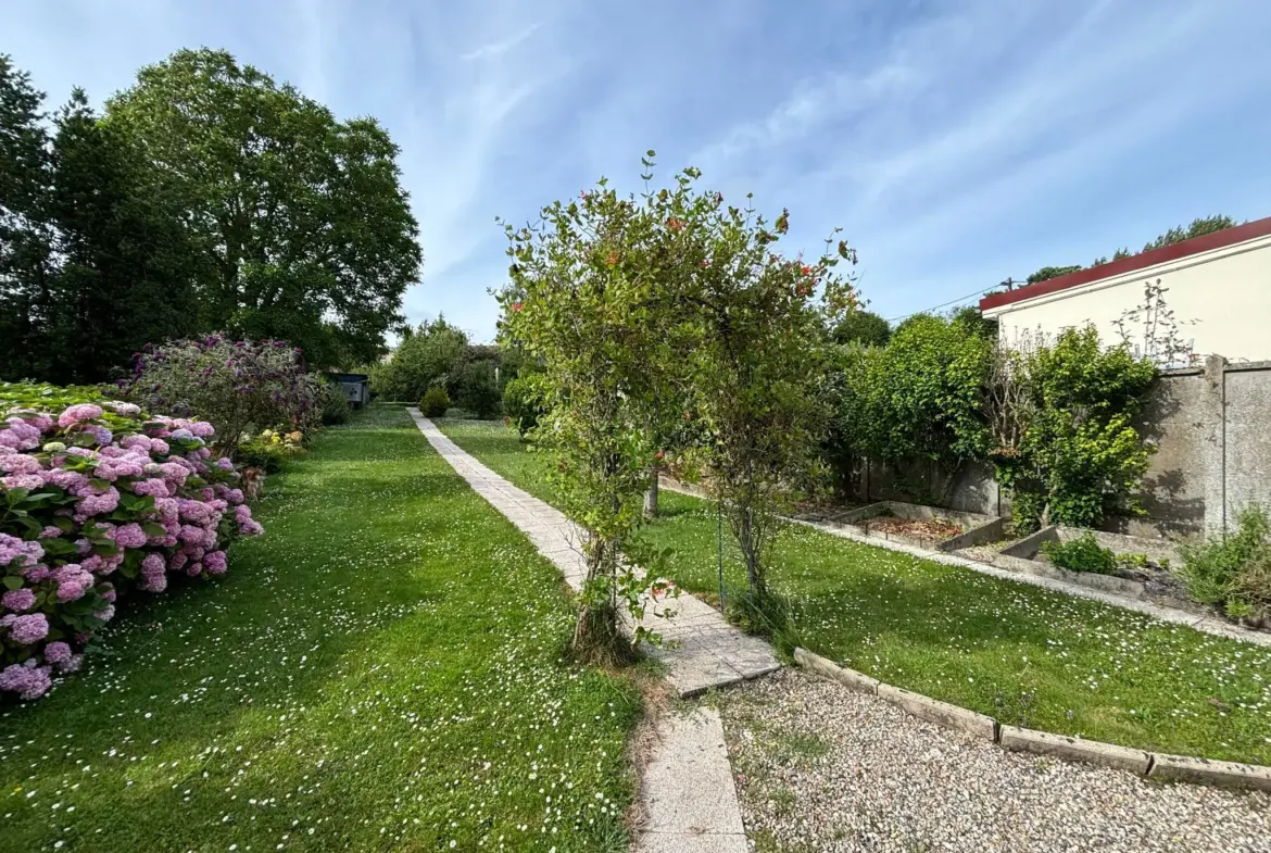 Maison à vendre à Abbeville avec garage et jardin - 965 m² 