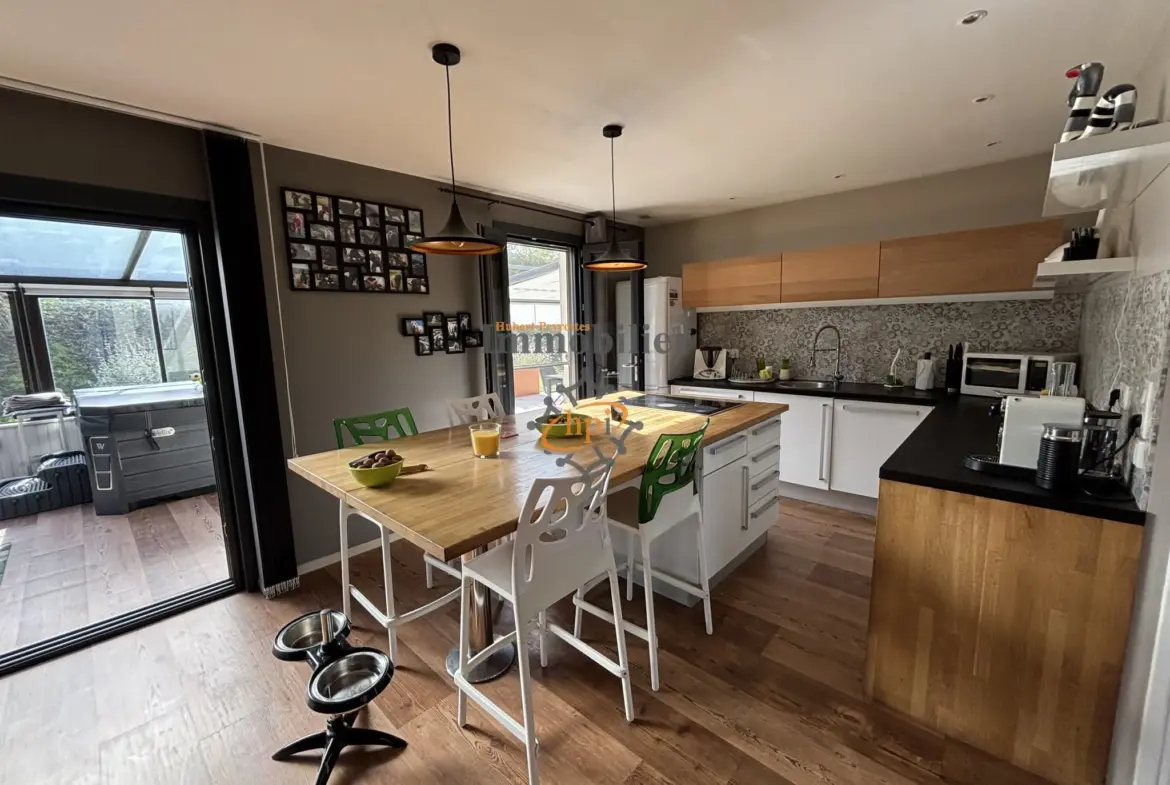 Vente de maison avec piscine à Fayet, 1494 m² de terrain 