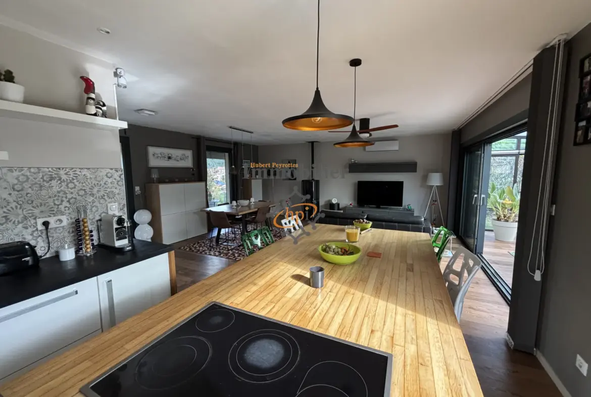Vente de maison avec piscine à Fayet, 1494 m² de terrain 