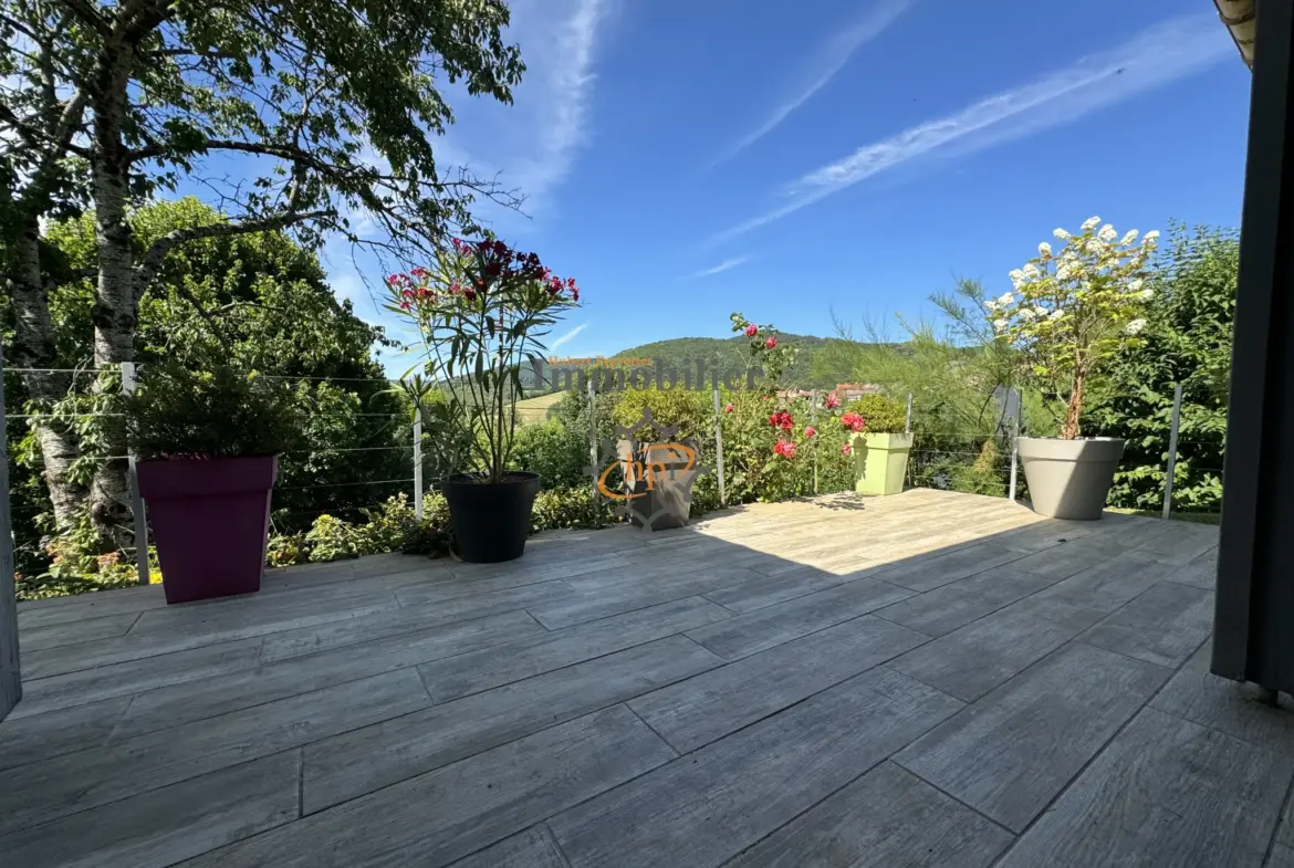 Vente de maison avec piscine à Fayet, 1494 m² de terrain 