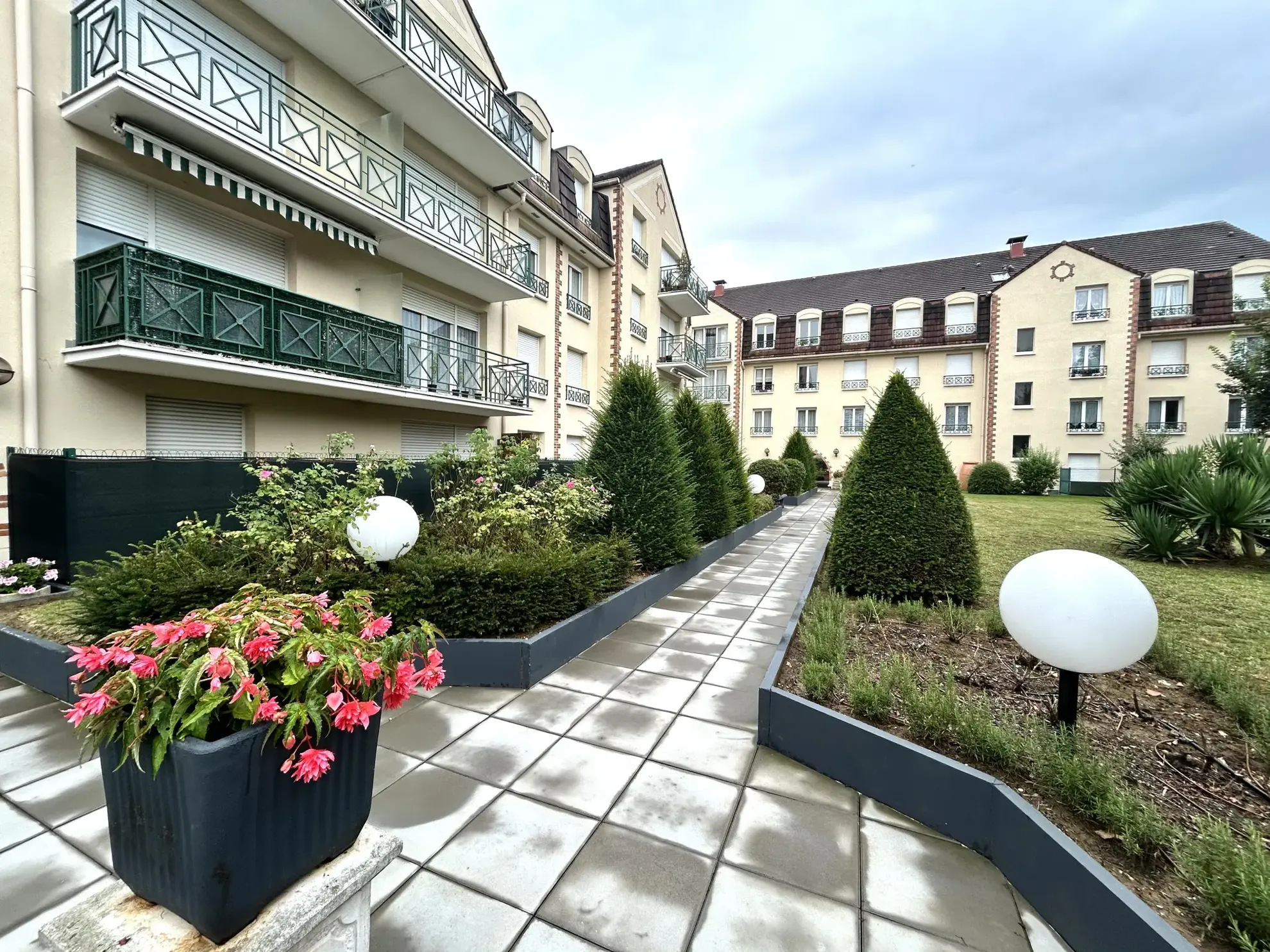 Appartement F3/F4 à vendre à Torcy - 73,78 m² - Box 