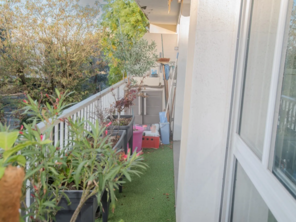 Appartement 3 pièces lumineux au Chesnay avec balcon et garage 