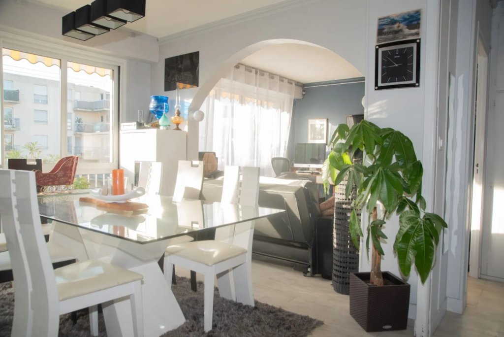 Appartement 3 pièces lumineux au Chesnay avec balcon et garage