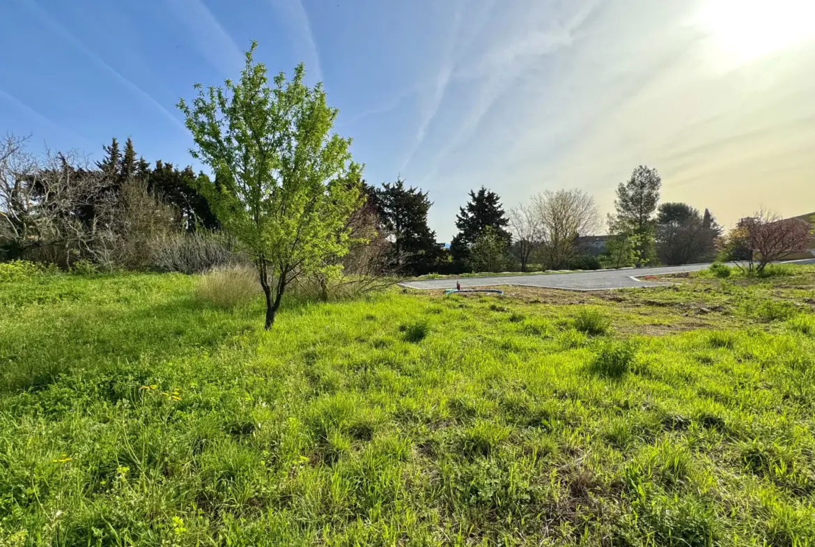 Terrain Viabilisé de 591 m² à Cuers - 220 000 EUR 