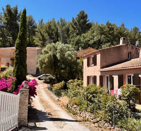 Villa à rénover avec vue dégagée au Revest sur 775 m² 