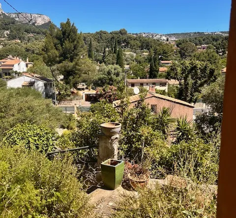 Villa à rénover avec vue dégagée au Revest sur 775 m² 