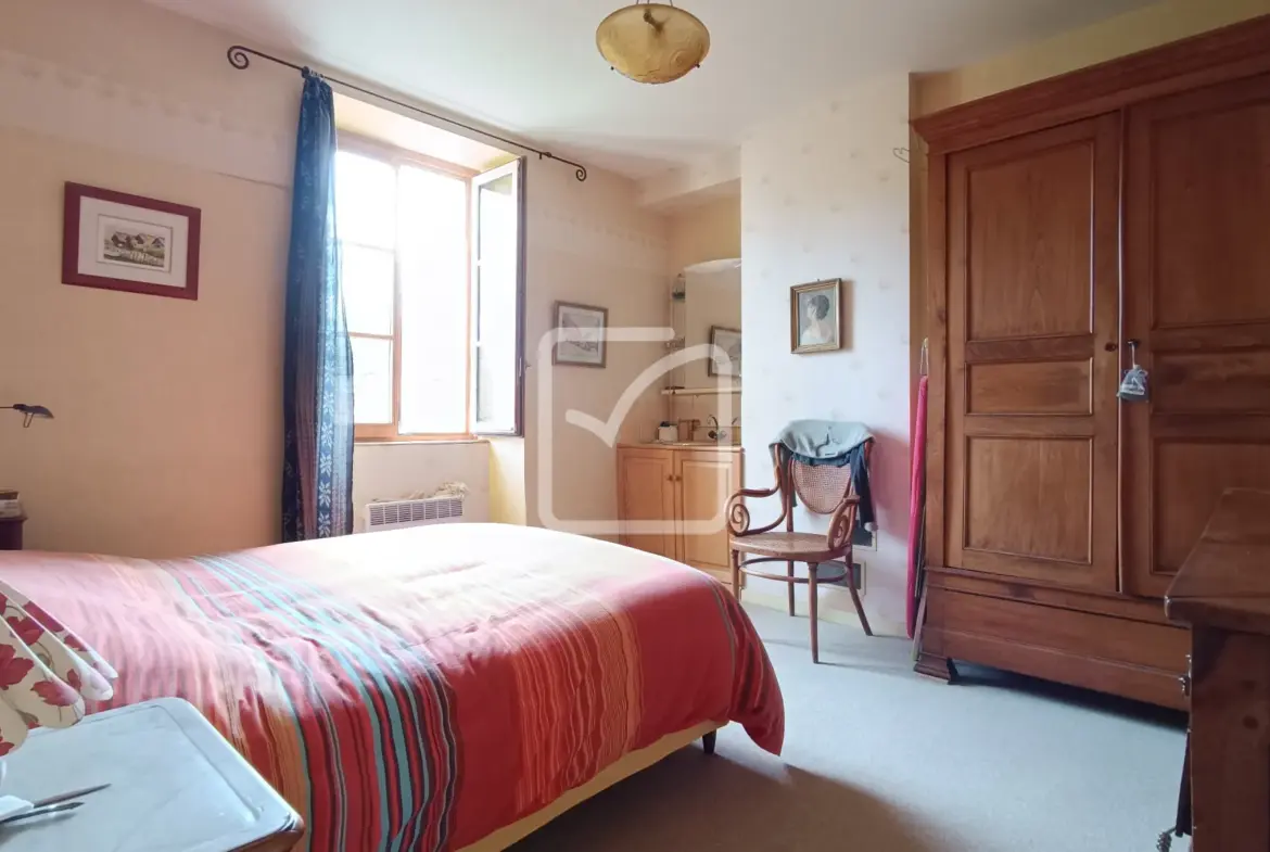 À vendre : Superbe maison de village à Cubjac 