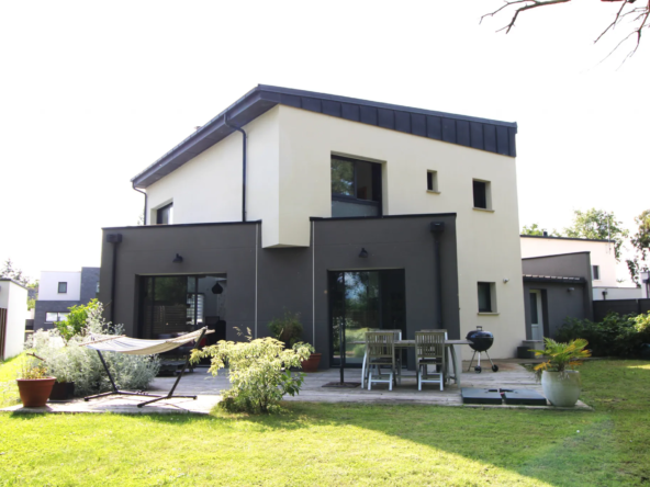 Maison contemporaine à vendre à Saint-Barthélemy-d'Anjou 
