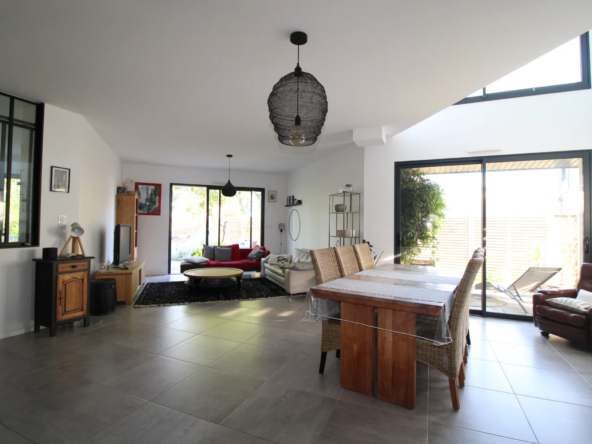 Maison contemporaine à vendre à Saint-Barthélemy-d'Anjou 
