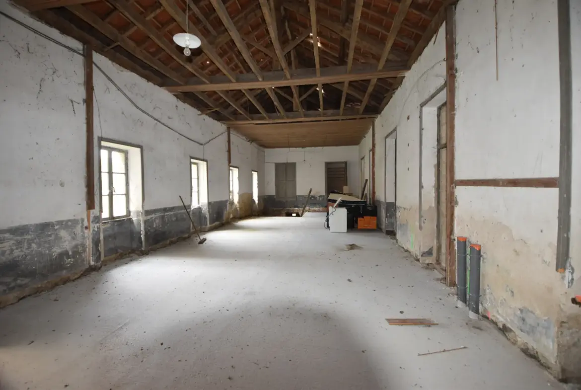 Projet de rénovation avec potentiel à Piégut-Pluviers 