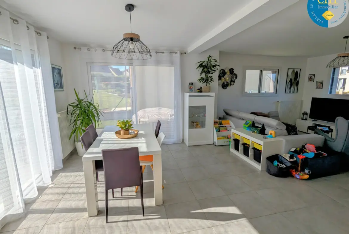 Maison familiale de 2018 à Treffendel (35) - 4 chambres 