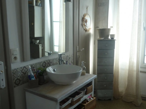 À vendre : Grande maison proche des commerces à Monsempron-Libos 