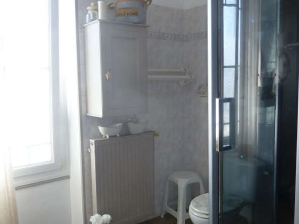 À vendre : Grande maison proche des commerces à Monsempron-Libos 