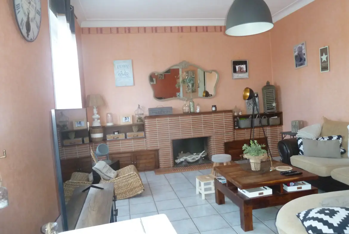 À vendre : Grande maison proche des commerces à Monsempron-Libos 