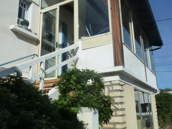 À vendre : Grande maison proche des commerces à Monsempron-Libos 