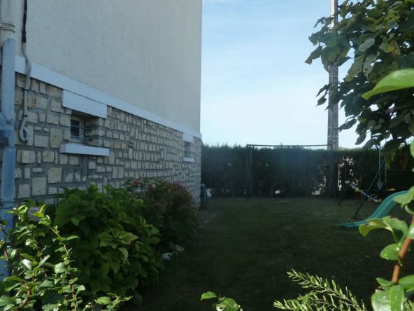 À vendre : Grande maison proche des commerces à Monsempron-Libos 