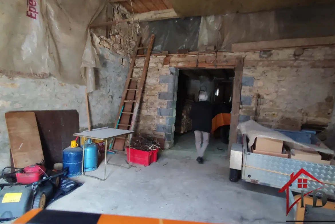 Maison de village avec dépendances et cave voutée à Arlay 