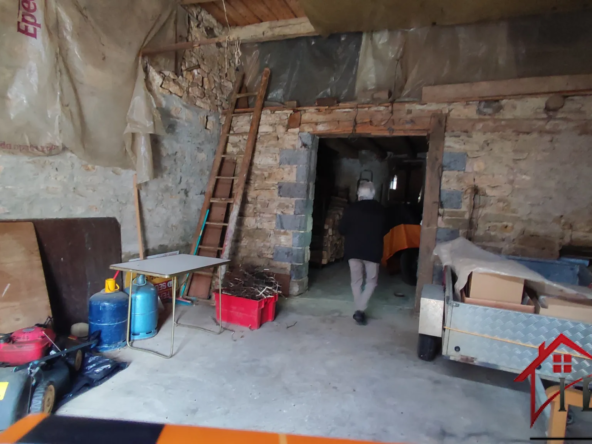 Maison de village avec dépendances et cave voutée à Arlay 