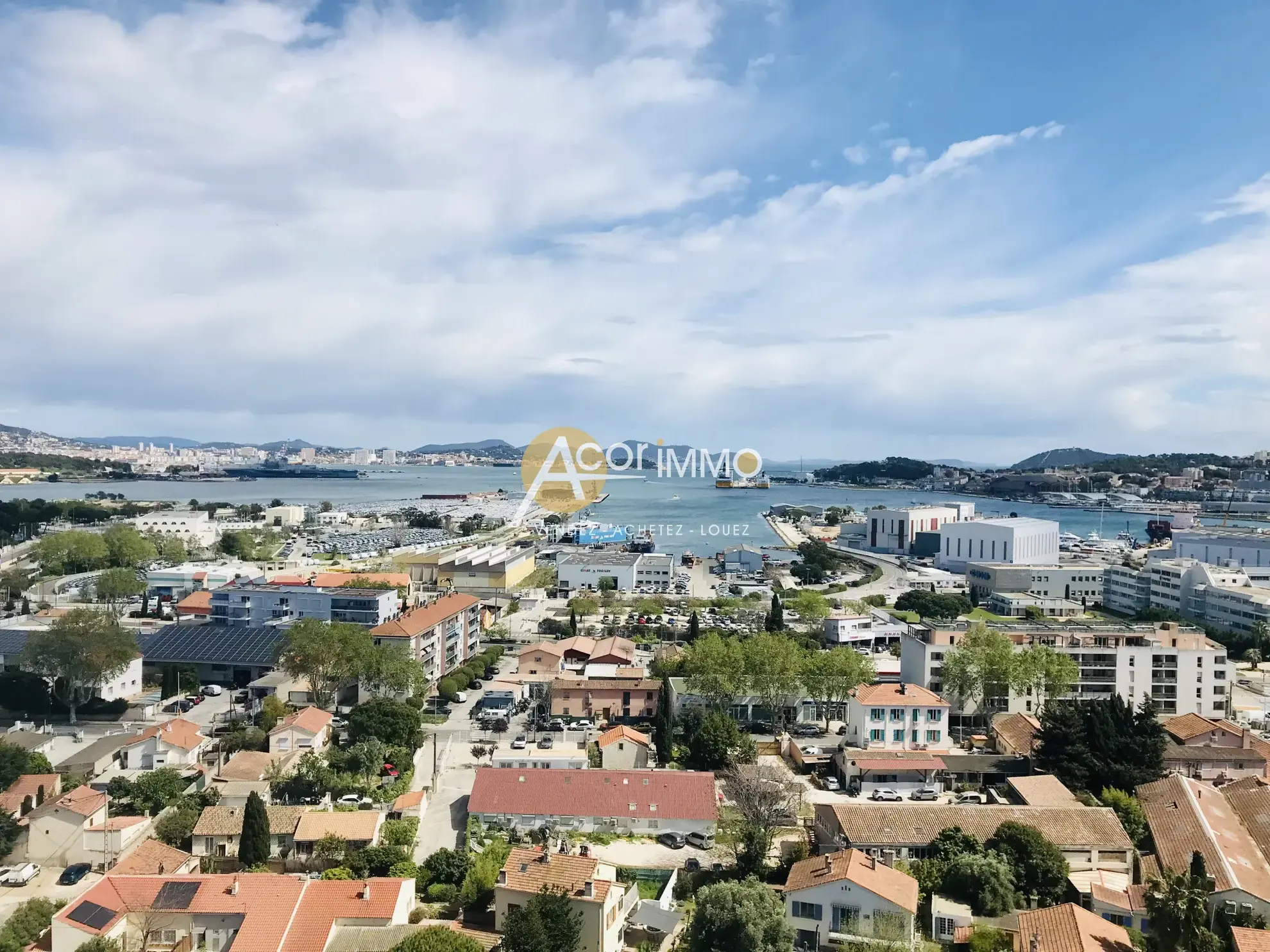 Appartement Lumineux 88m2 avec Place de Parking et Cave à La Seyne-sur-Mer 