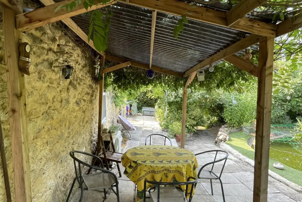 À vendre : Maison en pierre aux environs bucoliques à Verdelais 