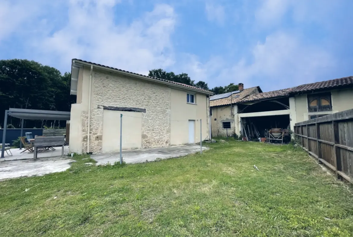 Maison en pierre avec 3 chambres et jardin clos à Illats 