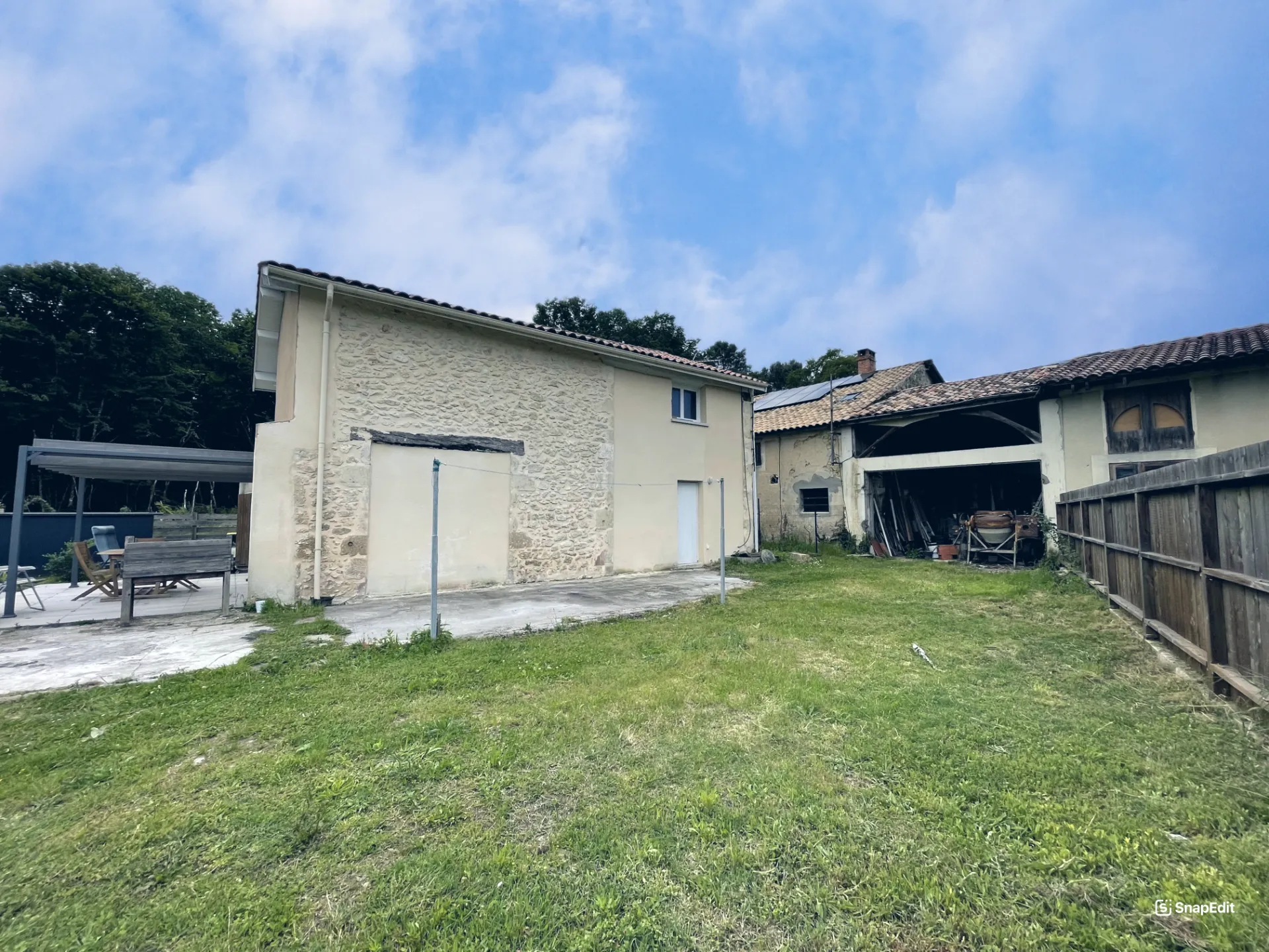 Maison en pierre avec 3 chambres et jardin clos à Illats 