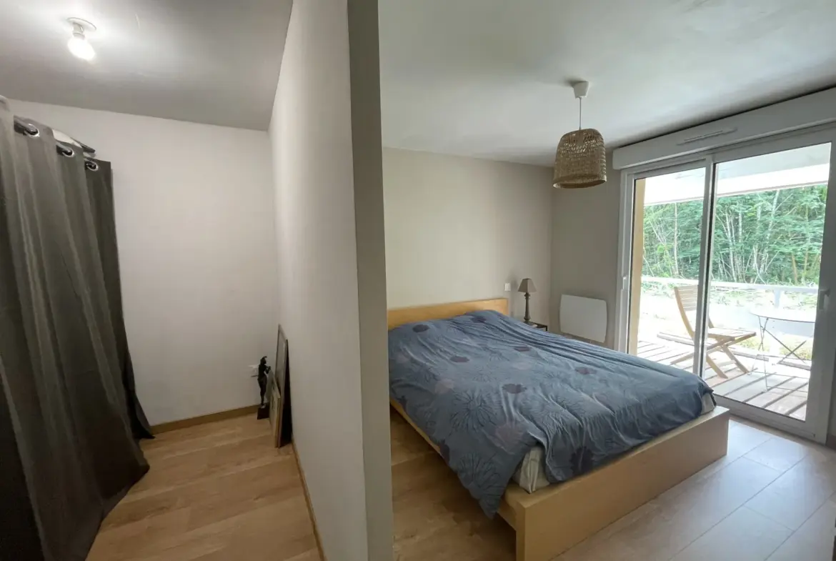 Maison en pierre avec 3 chambres et jardin clos à Illats 