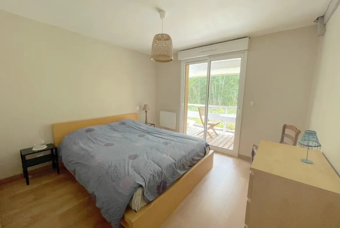 Maison en pierre avec 3 chambres et jardin clos à Illats 